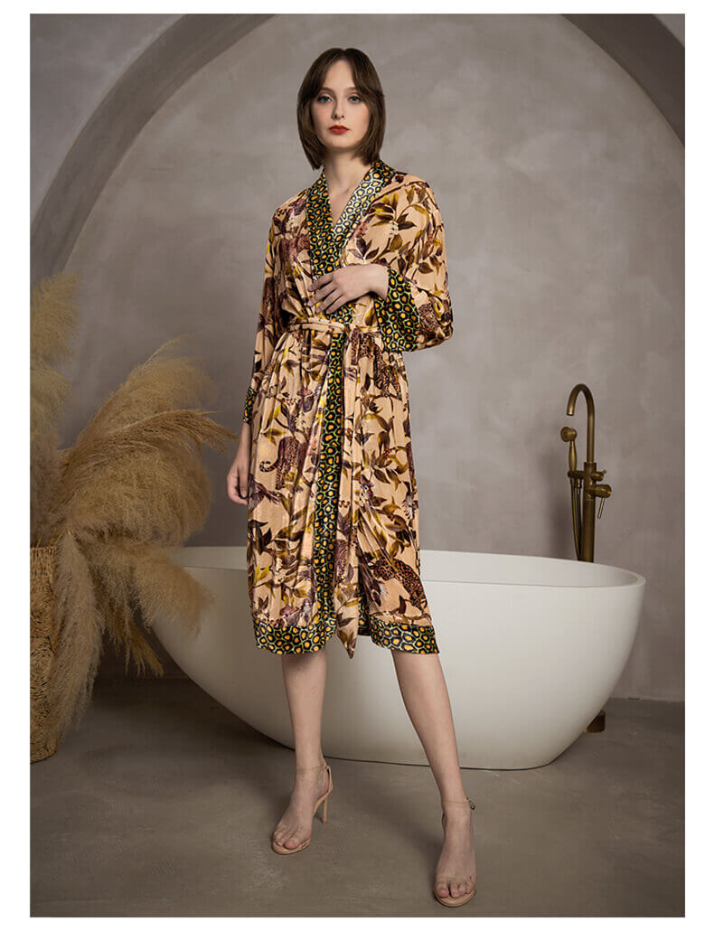 Peignoir en velours de soie imprimé animal de la jungle robe de chambre femme longueur midi