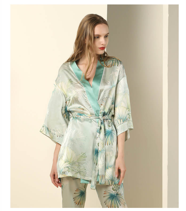 Pyjama 100% soie avec imprimé feuilles de palmier pour femme pyjama soie avec manches 1/2 et ceinture taille pyjama haute qualité femme