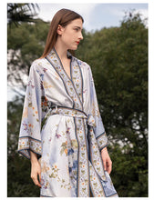 Charger l&#39;image dans la galerie, 100% Soie kimono peignoir imprimé fleurs robe de chambre avec ceinture