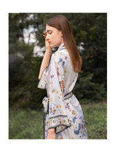 Charger l&#39;image dans la galerie, 100% Soie kimono peignoir imprimé fleurs robe de chambre avec ceinture