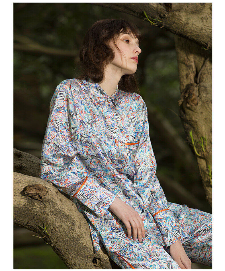 Pyjama 100%soie femme pyjama en soie avec imprimé géométrique et manches longues pyjama élégant pour femme avec patte de boutonnage