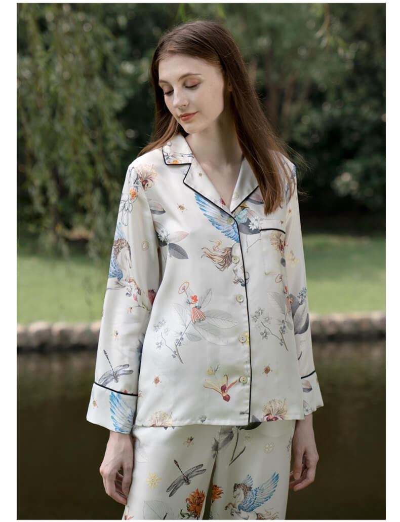 Pyjama en soie stretch 19 mm avec patte de boutonnage à imprimé ailes et manches longues