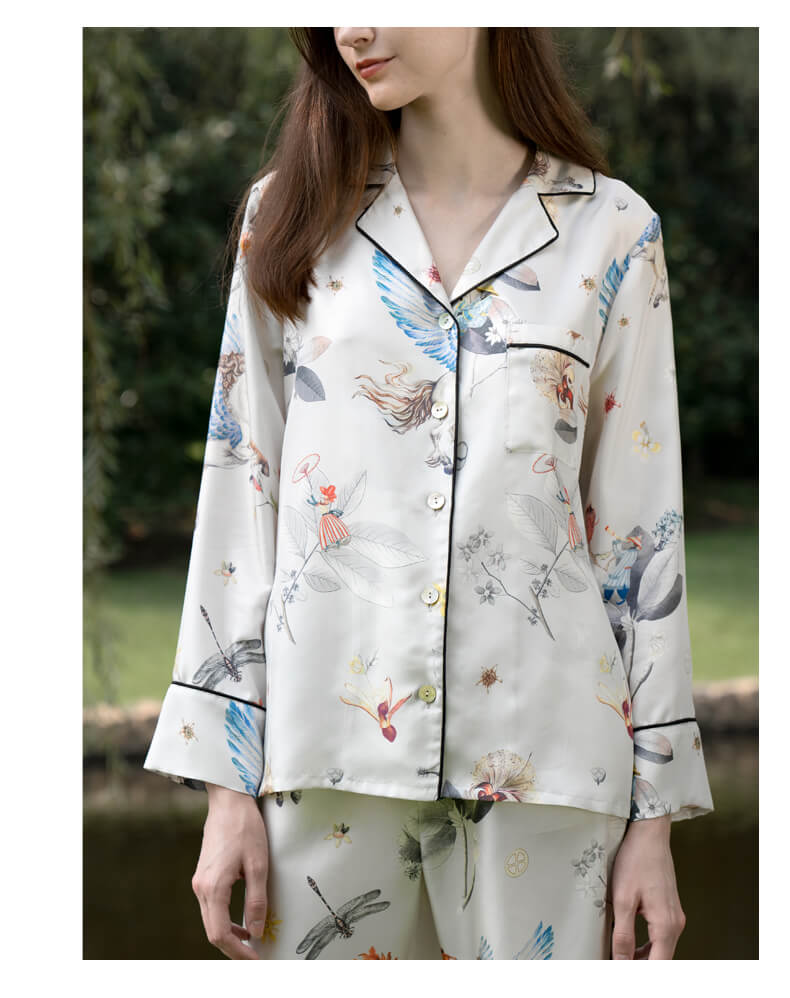 Pyjama en soie stretch 19 mm avec patte de boutonnage à imprimé ailes et manches longues